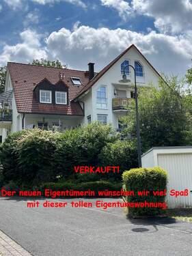Gebäudeansicht, straßenseitig - Reserviert! Großzügige hochwertige 4-Zimmer-Eigentumswohnung inkl. 2 PKW-Stellplätze in naturnaher Lage am Stadtrand von Bad Brückenau