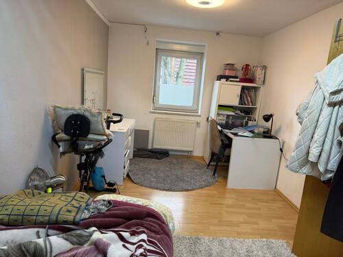 Schlafzimmer 1. OG links - 