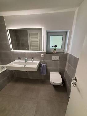 Bad - 5 Zimmer Einfamilienhaus zum Kaufen in Nürnberg