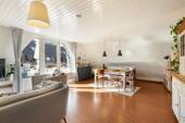 Wohnbereich mit Balkon - 2 Zimmer Etagenwohnung zum Kaufen in Köln
