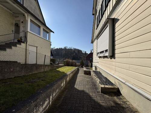 gepflasteter Weg - 