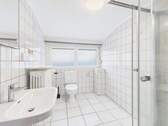 Bad mit Dusche - 