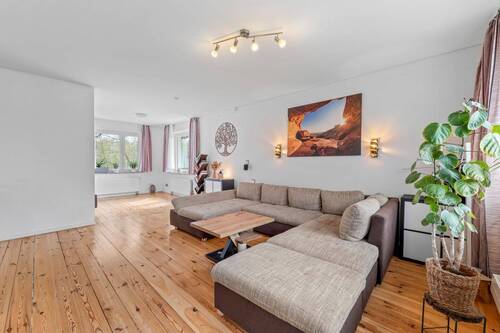 Blick Richtung See - Viel Raum, volle Unabhängigkeit - Ihr neues Zuhause im Einklang mit Natur und Technik