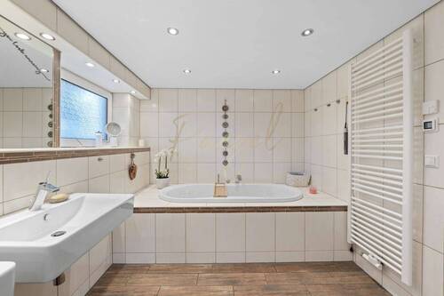 Wohlfühloase - Einfamilienhaus mit 221,00 m&sup2; in Potsdam zum Kaufen