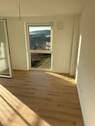 Wohnbereich mit Zugang Balkon - 