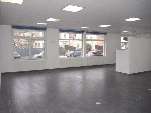 Laden, Fensterfront - 1 Zimmer Gewerbeobjekt (Büro, Produktion, Verkauf) in Bad Brückenau