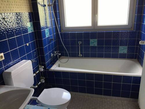 Bad mit Wanne und WC.JPG - 