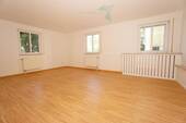 Wohnzimmer - 3 Zimmer Etagenwohnung zur Miete in Zwickau