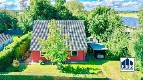 Frontansicht aus der Luft - 5 Zimmer Einfamilienhaus zum Kaufen in Bentwisch / Harmstorf