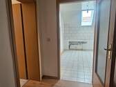 Flur mit Blick zur Küche - 