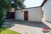 Sitzplatz hinter der Garage - 