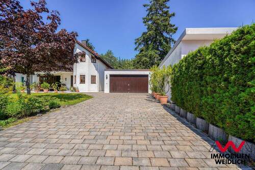 Zufahrt und Garagen - 