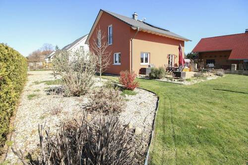 Seitlicher Garten - *Sonnig* Niedrigenergiehaus mit gehobener Ausstattung, Kamin, Terrasse und viel Garten