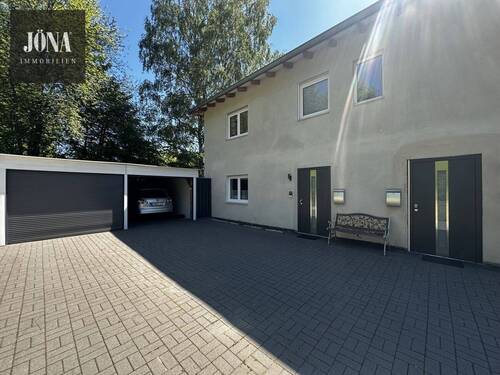 Zugang Haus und ELW - 7 Zimmer Einfamilienhaus in Pegnitz