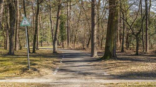 Finkenpark vor der Tür - Wohnqualität auf neuem Niveau: Kernsaniert 2025 mit Südbalkon und Tiefgarage