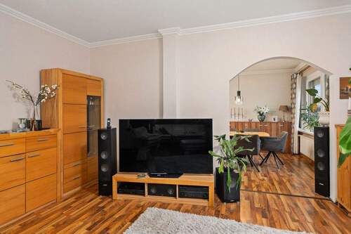 Wohnzimmer mit angrenzendem Esszimmer 41,00 m² - 