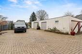 Hof und Garagen - 