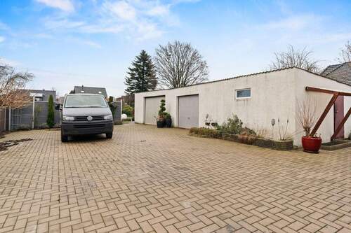 Hof und Garagen - 