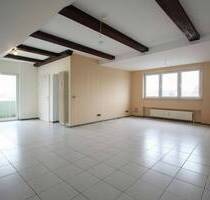 Renovierungsbedürftige, helle 3 Zimmer Wohnung mit Balkon in Astheim - Trebur