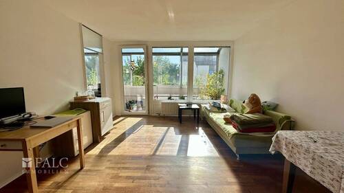 Wohnzimmer - Etagenwohnung mit 57,80 m² in Augsburg zum Kaufen