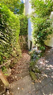 Diese Treppe führt direkt... - 