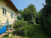 Blick auf Teich und Südseite - 