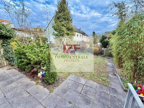 Terrasse mit Spielgarten - 6 Zimmer Reihenmittelhaus in Nürnberg / Großreuth