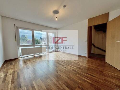 Schlafzimmer mit Balkon 1. OG - 