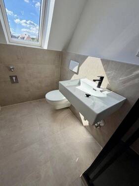 Waschtisch im Badezimmer - Etagenwohnung mit 75,00 m&sup2; in Pleinfeld zur Miete