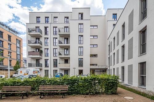 Rückansicht - Komfortable Seniorenwohnung mit Balkon, EBK und Fußbodenheizung.