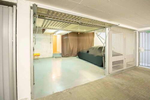 Garage mit Eingang - 