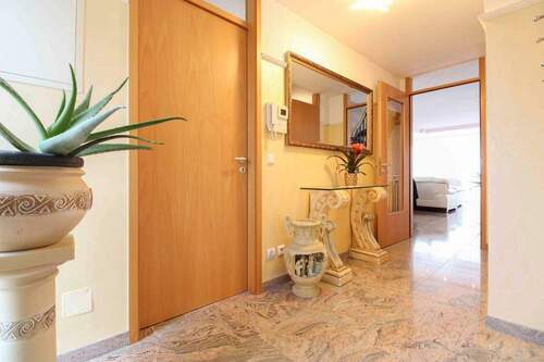 Eingangsbereich - 4 Zimmer Einfamilienhaus zum Kaufen in Stuttgart