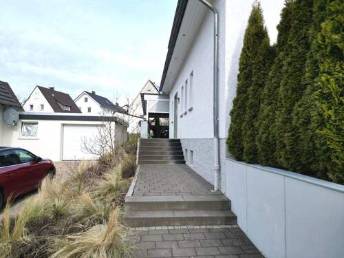 Hauseingang - 5 Zimmer Einfamilienhaus in Warburg