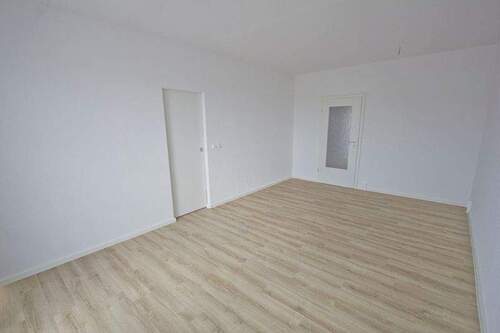 Wohnzimmer - 3 Zimmer Etagenwohnung in Halle (Saale)