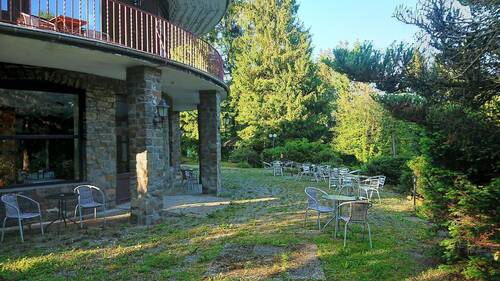 Terrasse vor dem Rundbau - 