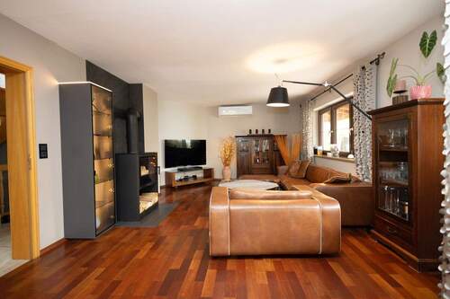 Wohnen mit Kamin - 6 Zimmer Einfamilienhaus in Ellingen