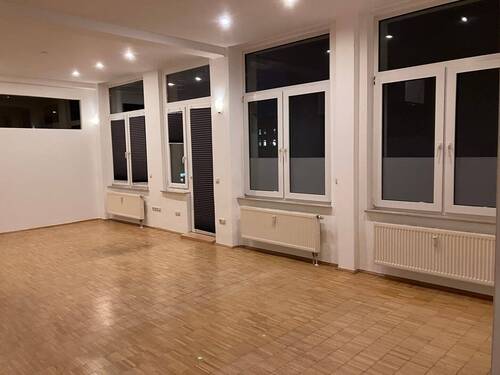 Zimmer 1 / Zugang zum Balkon - 