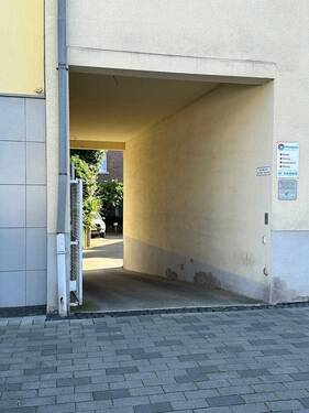 Einfahrt Lageraum - Lagerraum in zentraler Lage - 250,00&nbsp;EUR Kaltmiete,