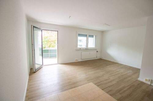 Wohnzimmer/Küche - 2 Zimmer Etagenwohnung in Halle (Saale)