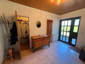 Eingangsbereich mit Abstellraum und Gästetoilette - 