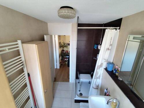 Badezimmer mit Dusche - 