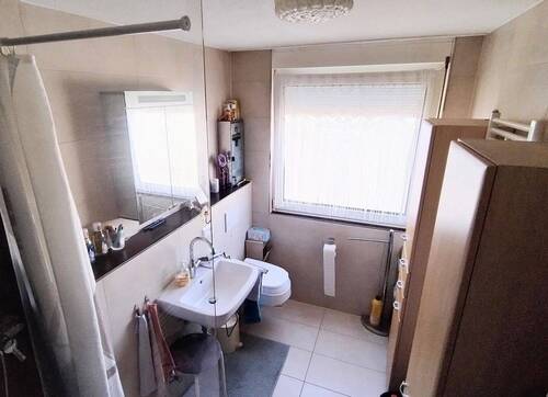WC und WT im Badezimmer - 
