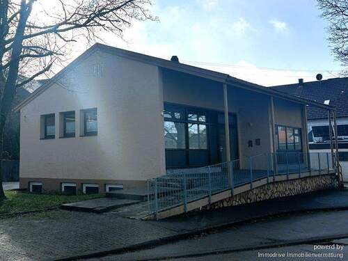 Vorderansicht mit Rampe - 