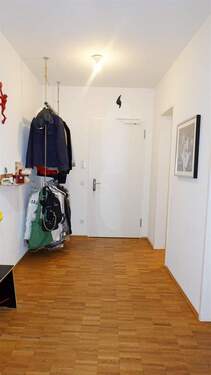 Eingang mit Sprechanlage - 