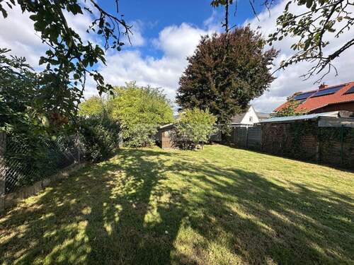 Garten mit Gartenhaus - 