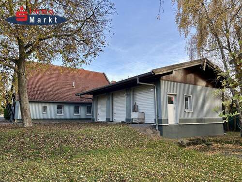 Rückansicht Garagen und Wohnhaus - 