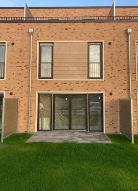 Rückseite - Neuwertiges Reihenhaus mit 5 Zimmern im Landwehrviertel - mit Garten und Dachterrasse