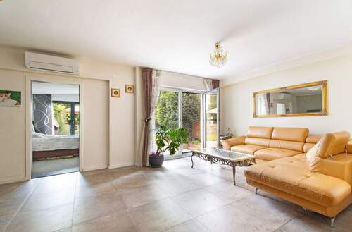 Großzügiges Wohnzimmer mit Terrassenausgang - 4 Zimmer Reihenmittelhaus zum Kaufen in Hamburg