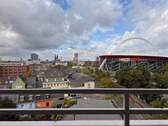 Blick auf die Lanxess Arena & den Dom - 2 Zimmer Etagenwohnung in Köln