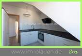 Küche mit EBK - Dachgeschosswohnung mit Weitblick - Einbauküche - Laminat - ruhige Lage - 3 Raumwohnung zur Miete